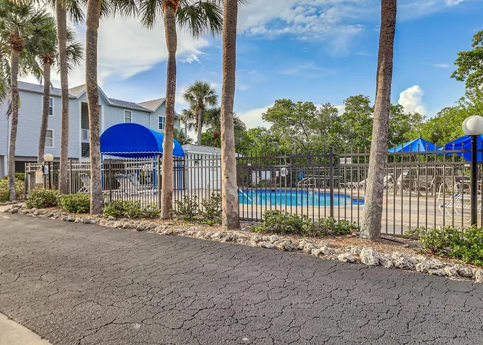 Holmes Beach Condo Near Anna Maria: Pool Access!